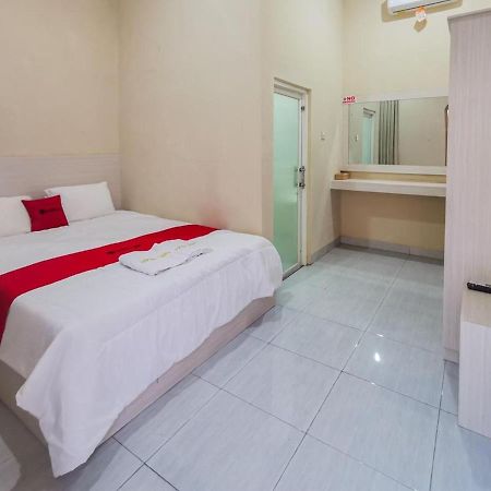 Reddoorz Near Pantai Pancer Door Pacitan Hotell Eksteriør bilde