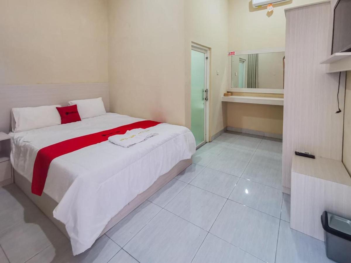 Reddoorz Near Pantai Pancer Door Pacitan Hotell Eksteriør bilde