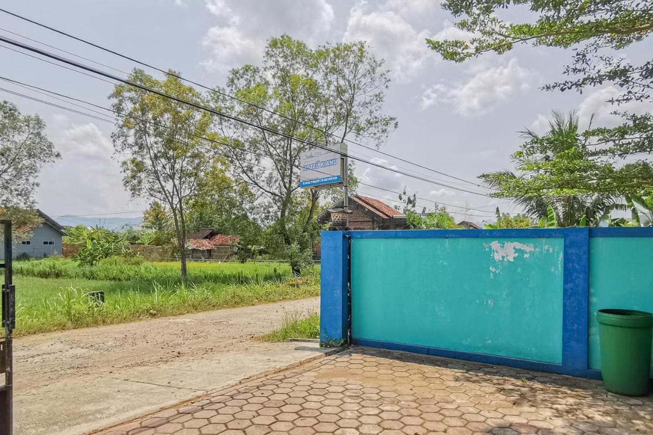Reddoorz Near Pantai Pancer Door Pacitan Hotell Eksteriør bilde