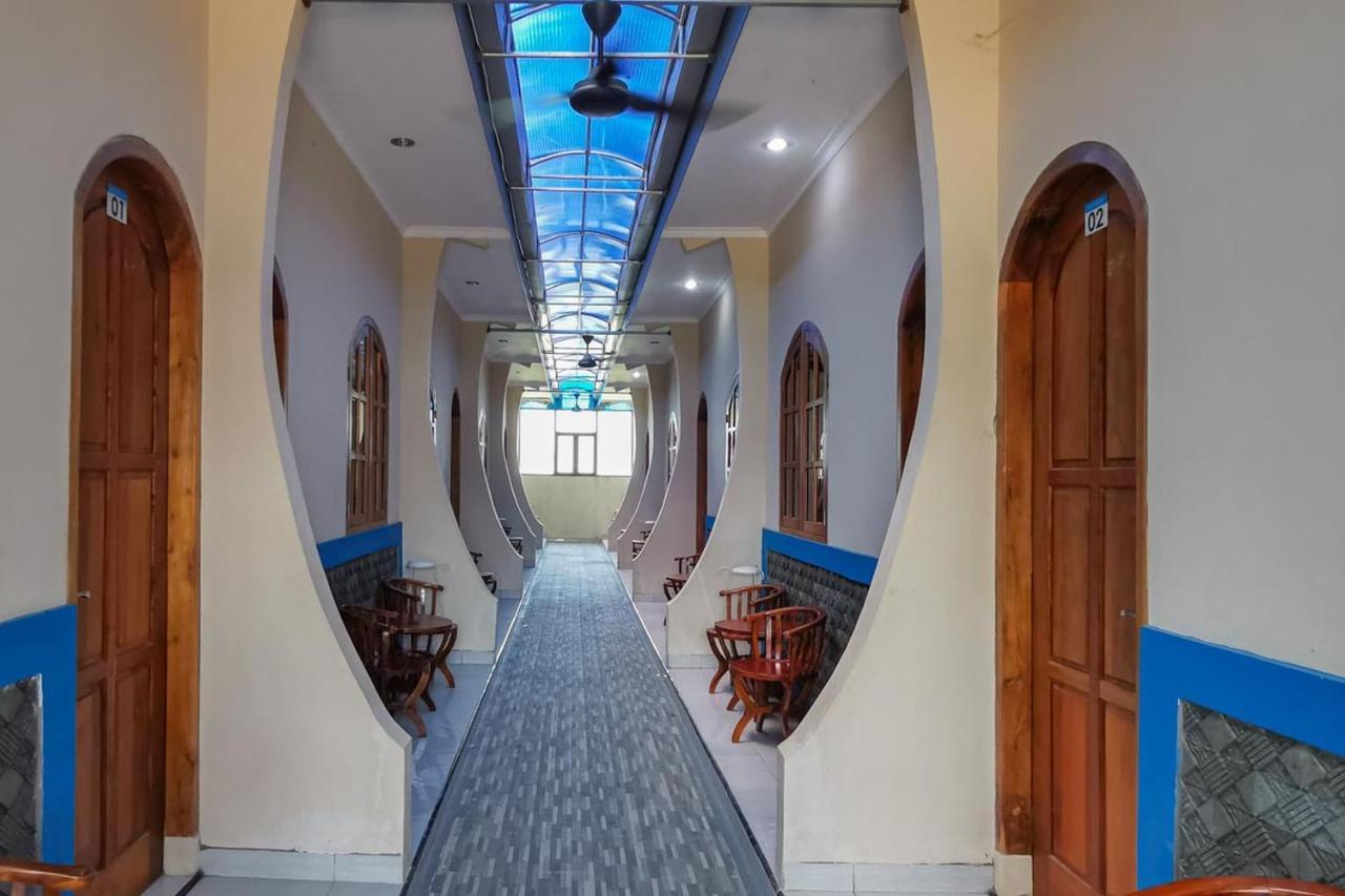 Reddoorz Near Pantai Pancer Door Pacitan Hotell Eksteriør bilde