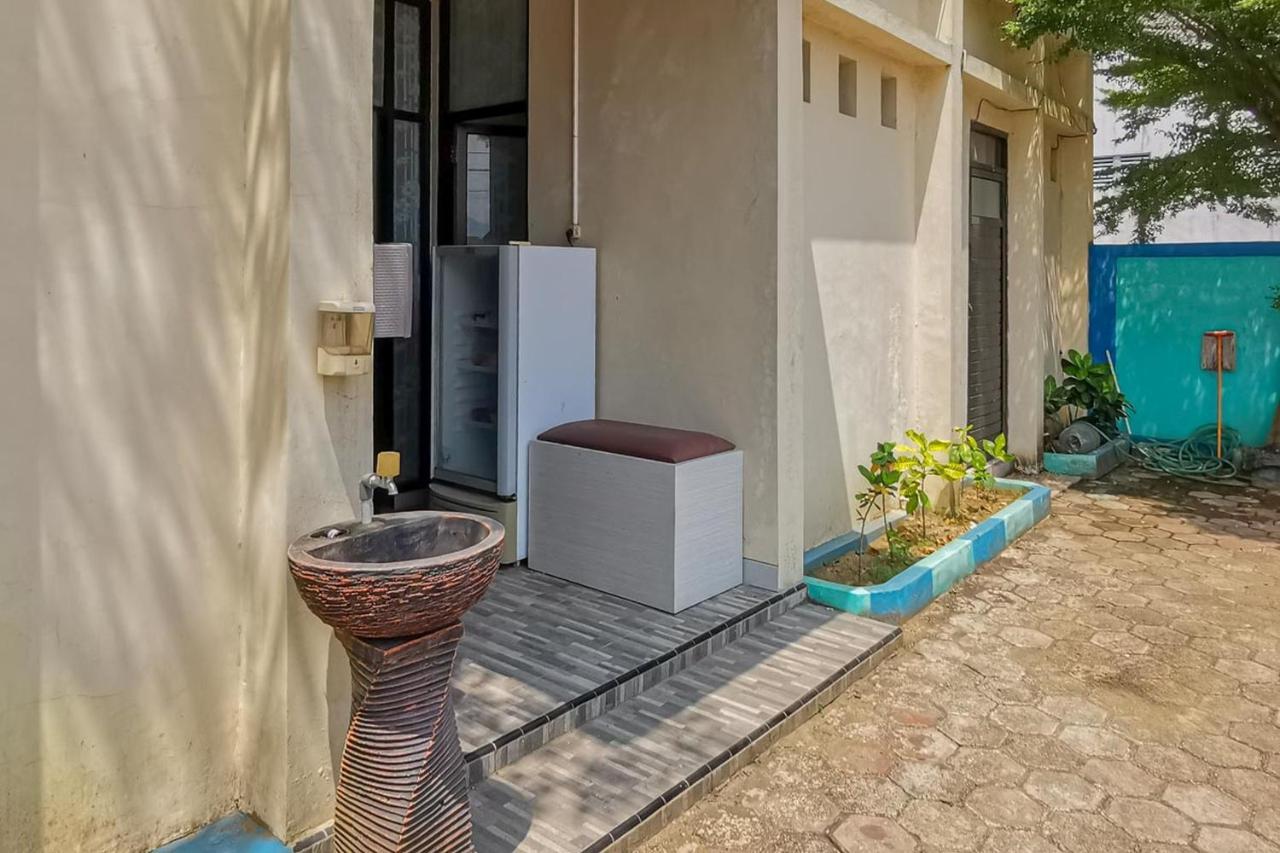 Reddoorz Near Pantai Pancer Door Pacitan Hotell Eksteriør bilde