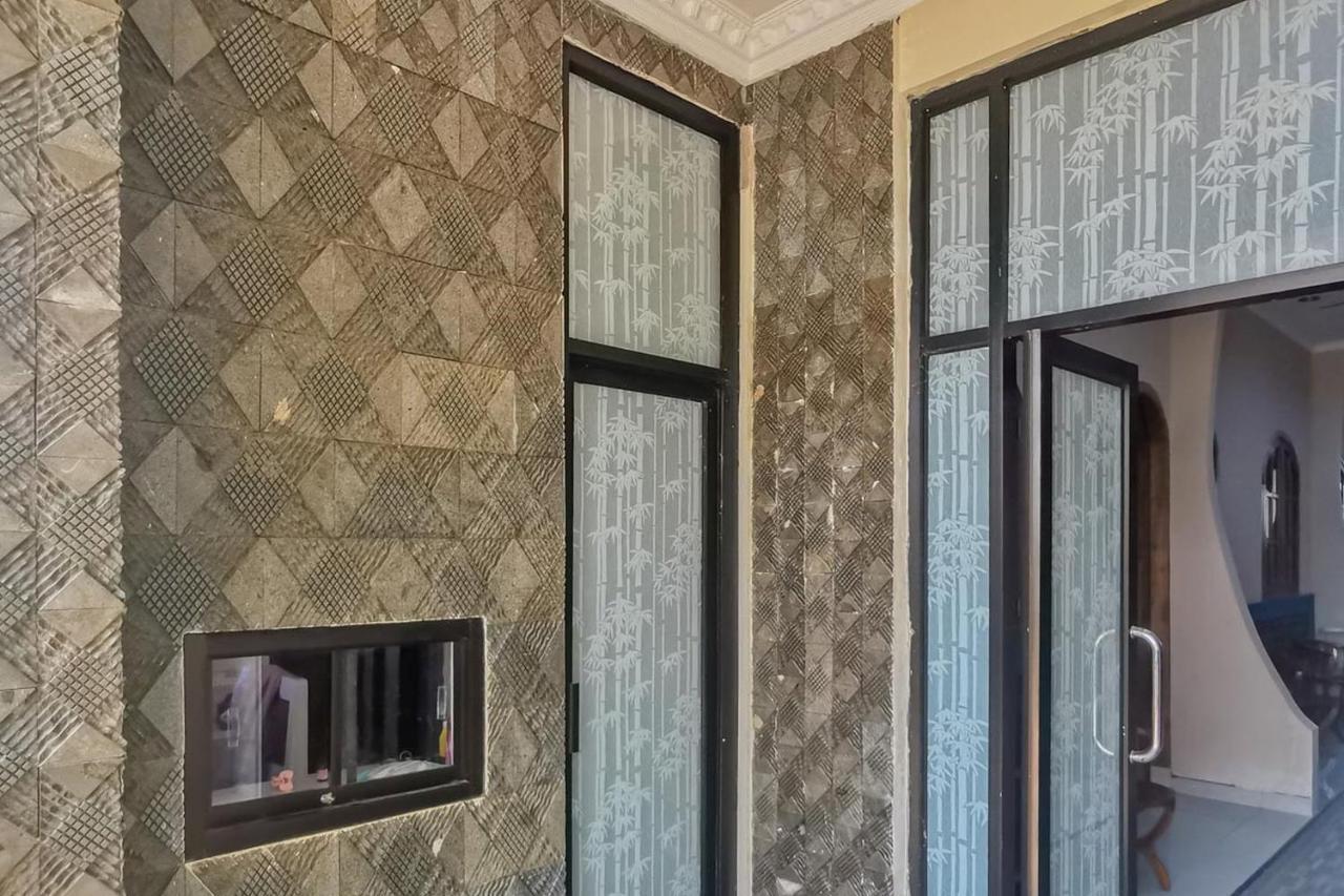 Reddoorz Near Pantai Pancer Door Pacitan Hotell Eksteriør bilde